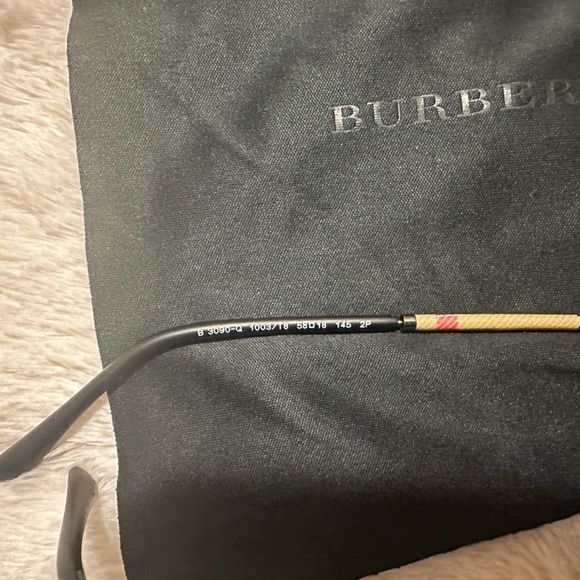 Woman Burberry sunglasses - Picture 4 of 7